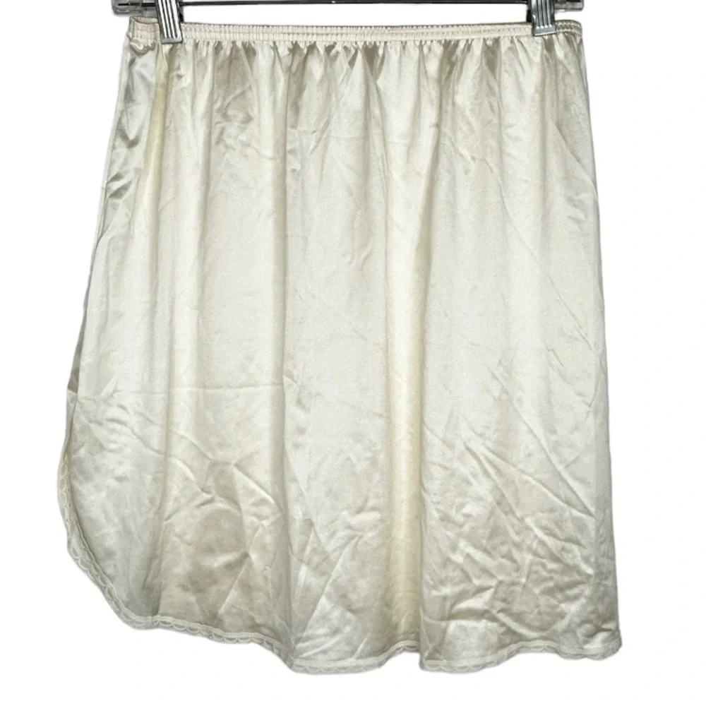 Vintage Vanity Fair Nylon Slip - Picture 4 of 5